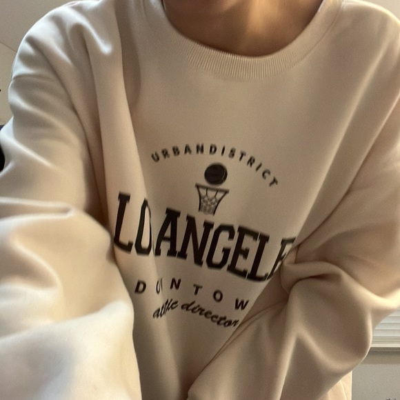 Oversized sweatshirt in cream - Picture 1 of 8